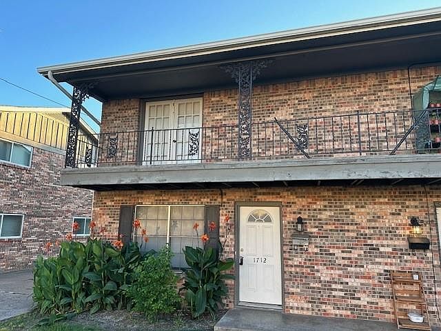 1st image of 1712 N Travis St #1712