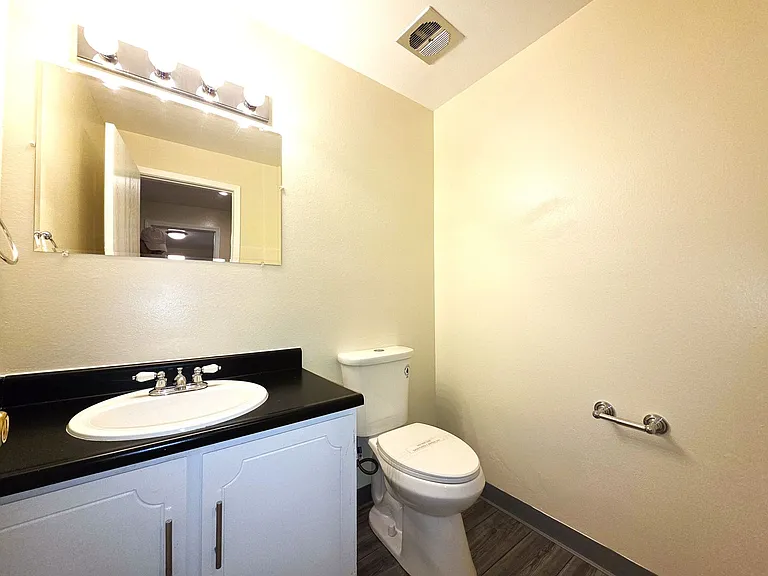 1747 London Cir — Photo 16