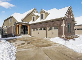 8236 Stoney Creek Dr, South Lyon, MI 48178