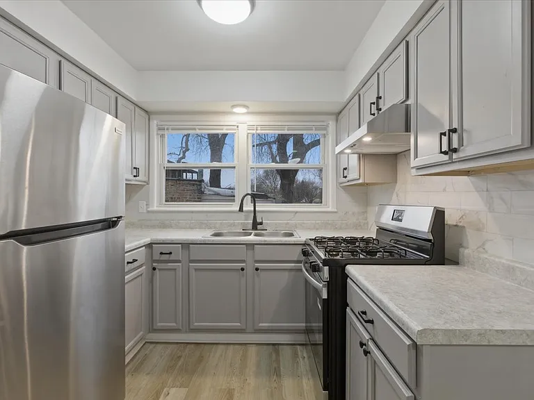 8917 S Cottage Grove Ave #2E — Photo 2