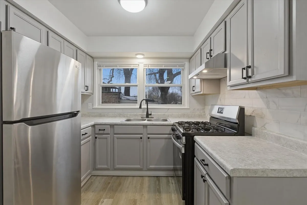 Building Photo - 8921 S Cottage Grove Ave #3E
