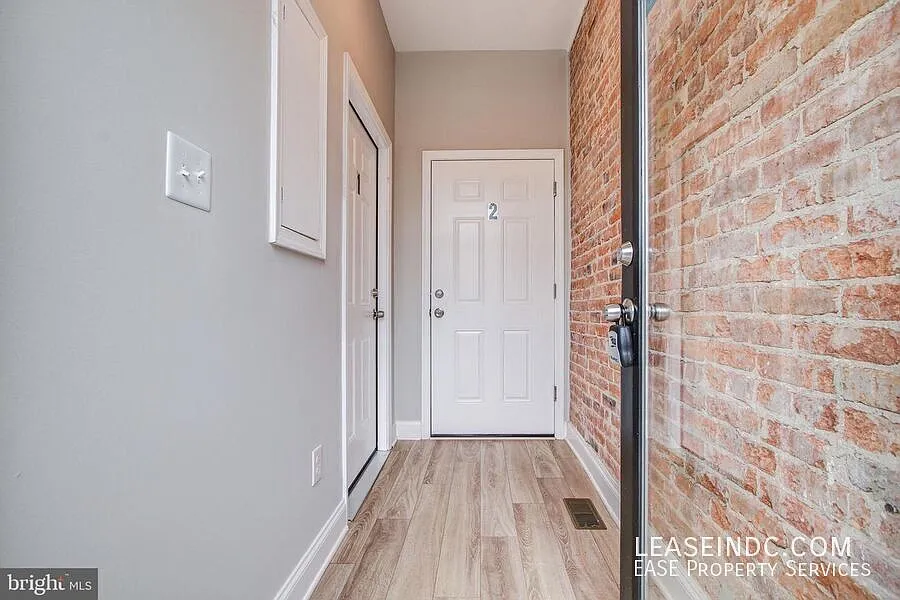 2 bed, 843 sqft, $3,000 — Photo 3