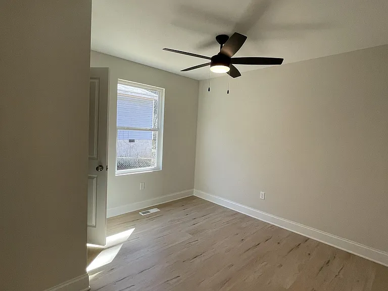2405 Harley St — Photo 11