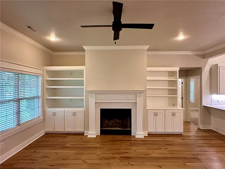 2137 E Stanwyk Dr — Photo 2