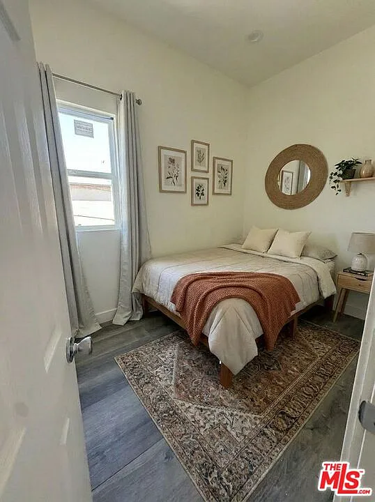 2 bed, 1.0 bath, $2,400 — Photo 3