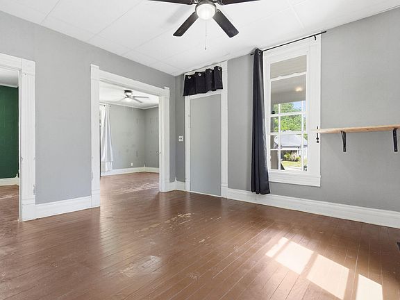 5th image of 822 W Scott Street