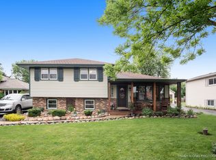 1N341 Darling St, Wheaton, IL 60188