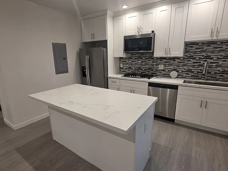 6845 Haskell Ave #1 — Photo 18