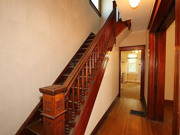 4th image of 120 W Voorhees St