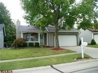 1110 Treetop Village Dr, Ballwin, MO 63021