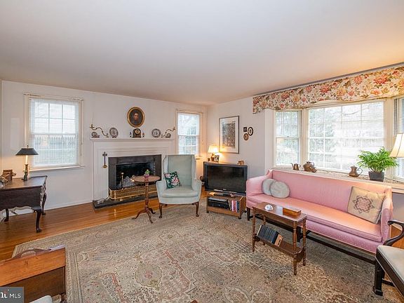 3rd image of 8305 Crittenden St