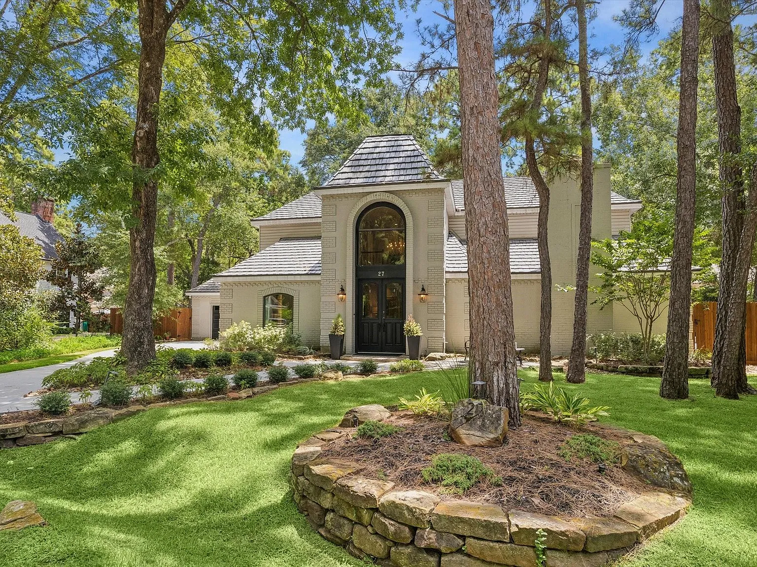 4 bed, 3.5 bath, 3829 sqft, $8,000 — Photo 2