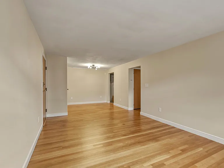 15 Commonwealth Ct #10 — Photo 4