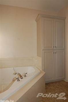 5th image of 112 Winter Oak Pl