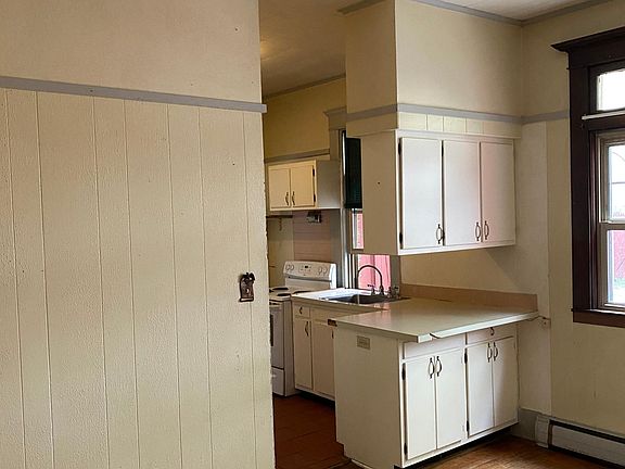 4th image of 7 Hakes Ave #1