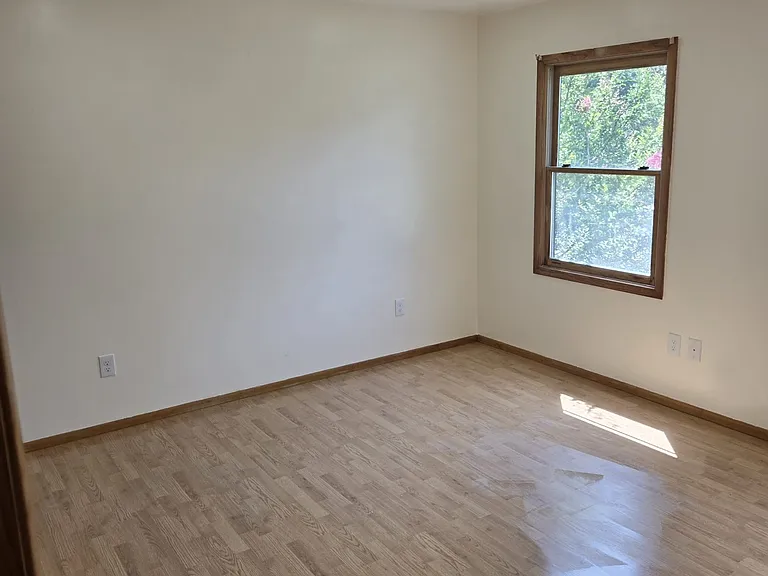 195 Edgemere Ct — Photo 13