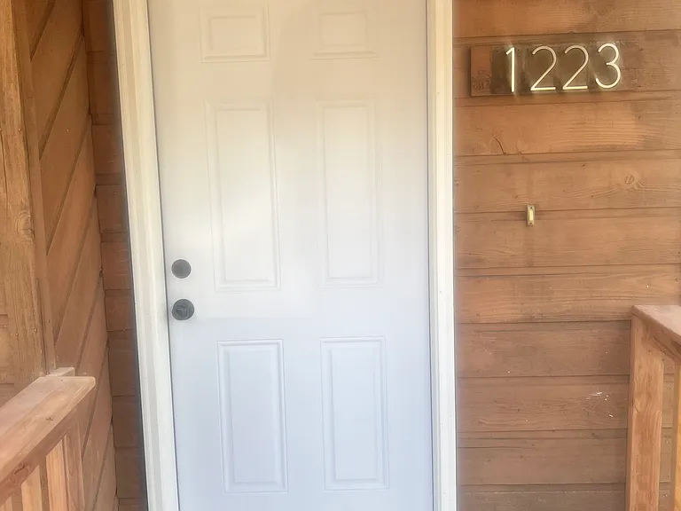 1223 Florida Rd — Photo 4