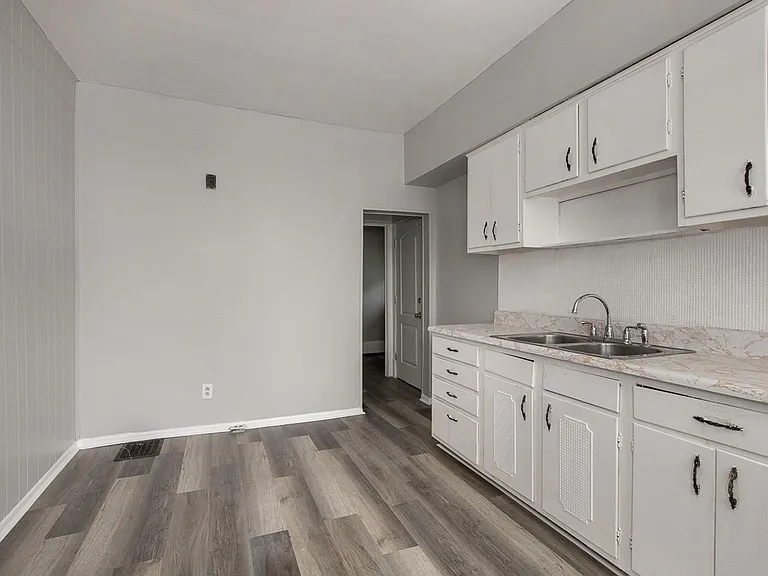 3910 Carlyle Ave — Photo 2