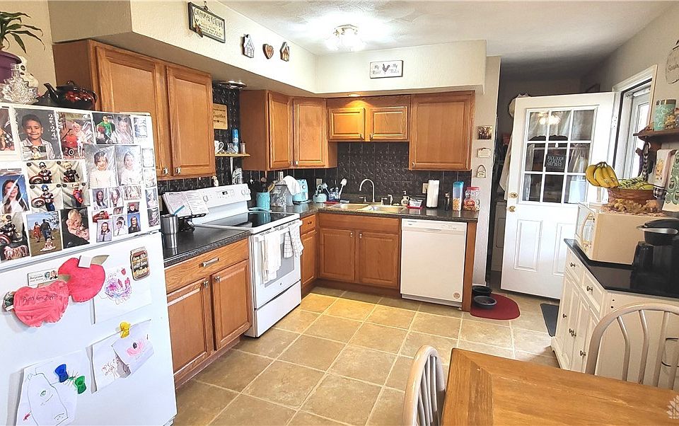2nd image of 312 Willow Dr