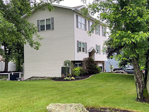 3rd image of 1253 Megown Dr