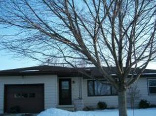 1526 W Acre Dr, Muscatine, IA 52761
