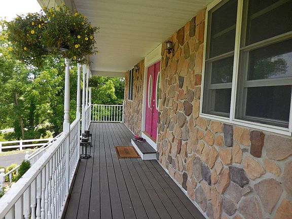 3rd image of 189 Dickerson Ave