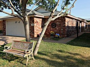 704 9th St, Wolfforth, TX 79382