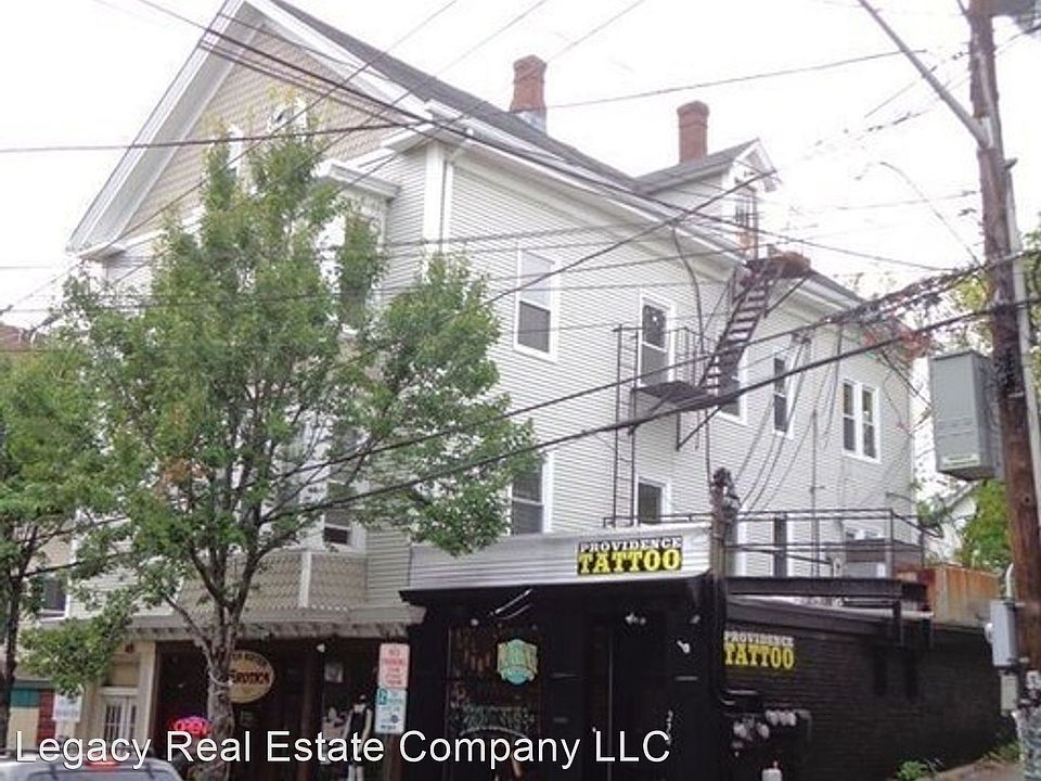 2nd image of 266 Wickenden St #3