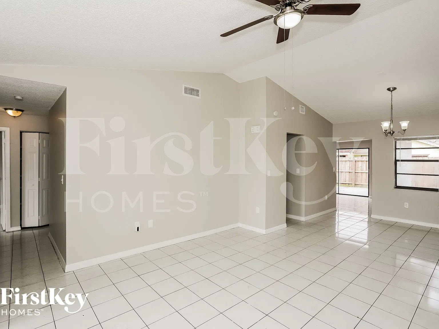 3 bed, 2.0 bath, 1346 sqft, $3,040 — Photo 4