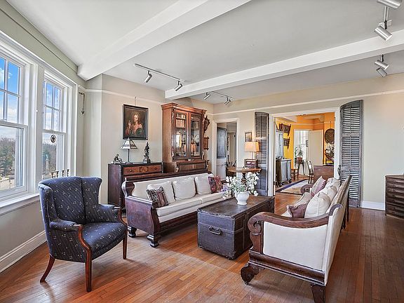2nd image of 47 Plaza St W APT 8A