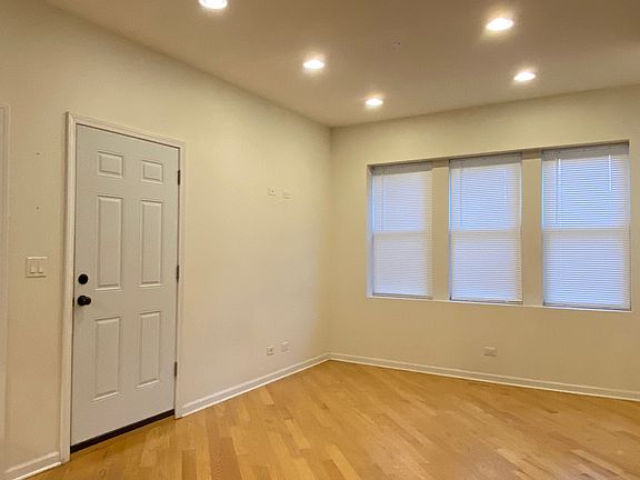 2nd image of 4306 N Saint Louis Ave APT 1C