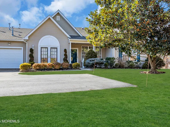 48 Sunnybrook Lane, Lakewood, NJ 08701