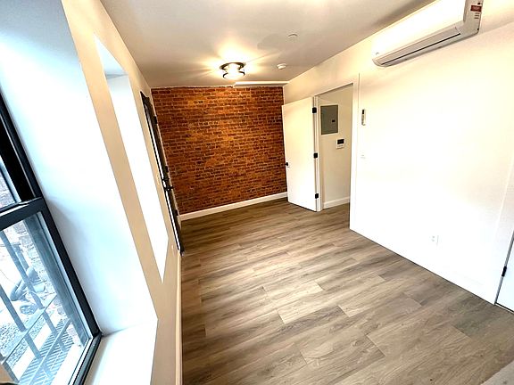 3rd image of 299 Alexander Ave #1S