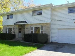 305 W McKinley St, Harvard, IL 60033