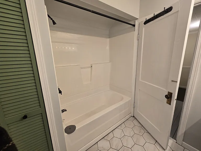 1712 Blackburn Ave — Photo 5