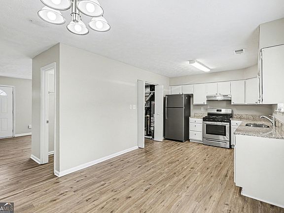 5th image of 3684 Stephanie Ct