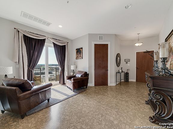 4th image of 230 Dwyer Ave Unit 1004