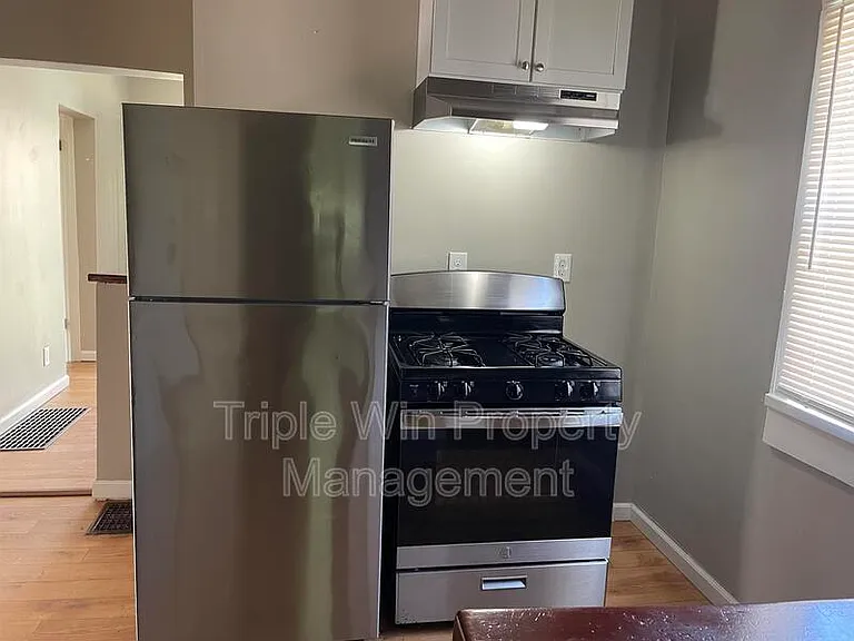 4831 Oldenburg Ave — Photo 9