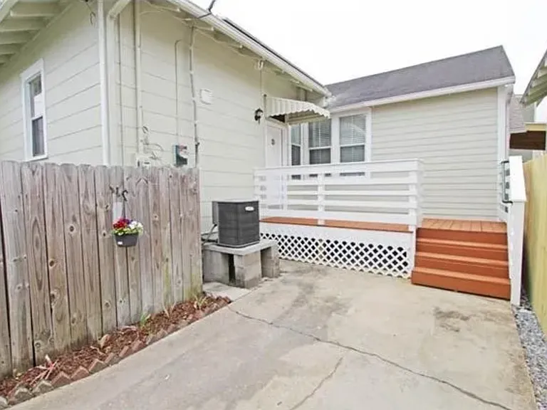 4136 Elba St — Photo 2
