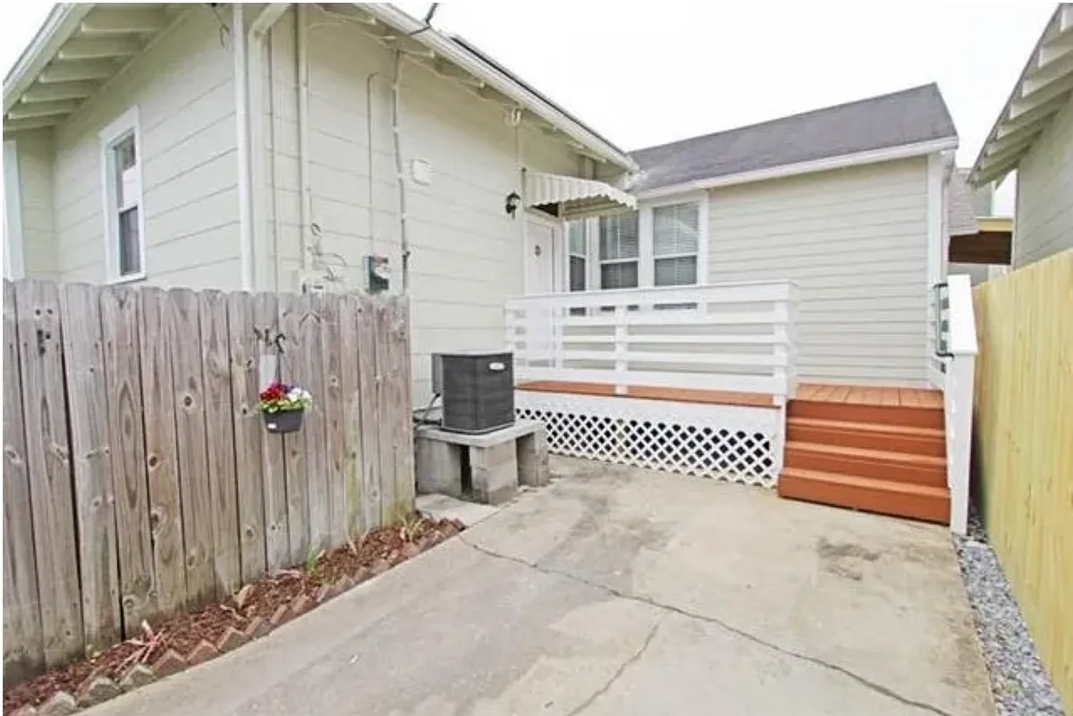 Building Photo - 4136 Elba St