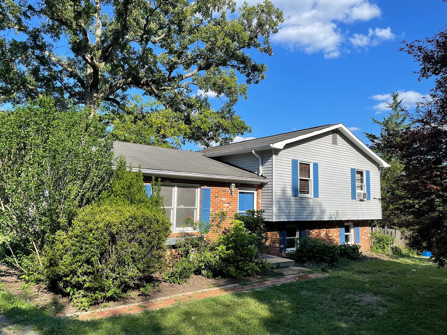 3 bed, 1978 sqft, $3,300 — Photo 1