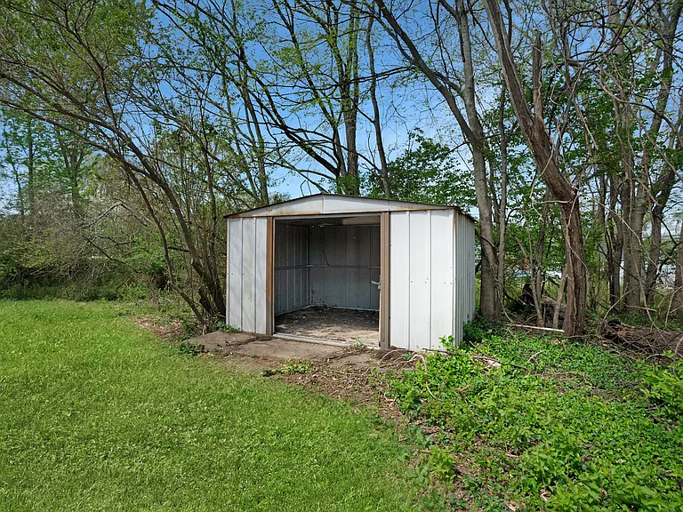1857 Memorial Dr — Photo 28