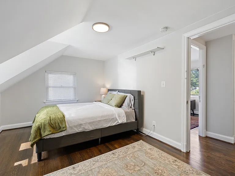 4227 E West Hwy — Photo 29