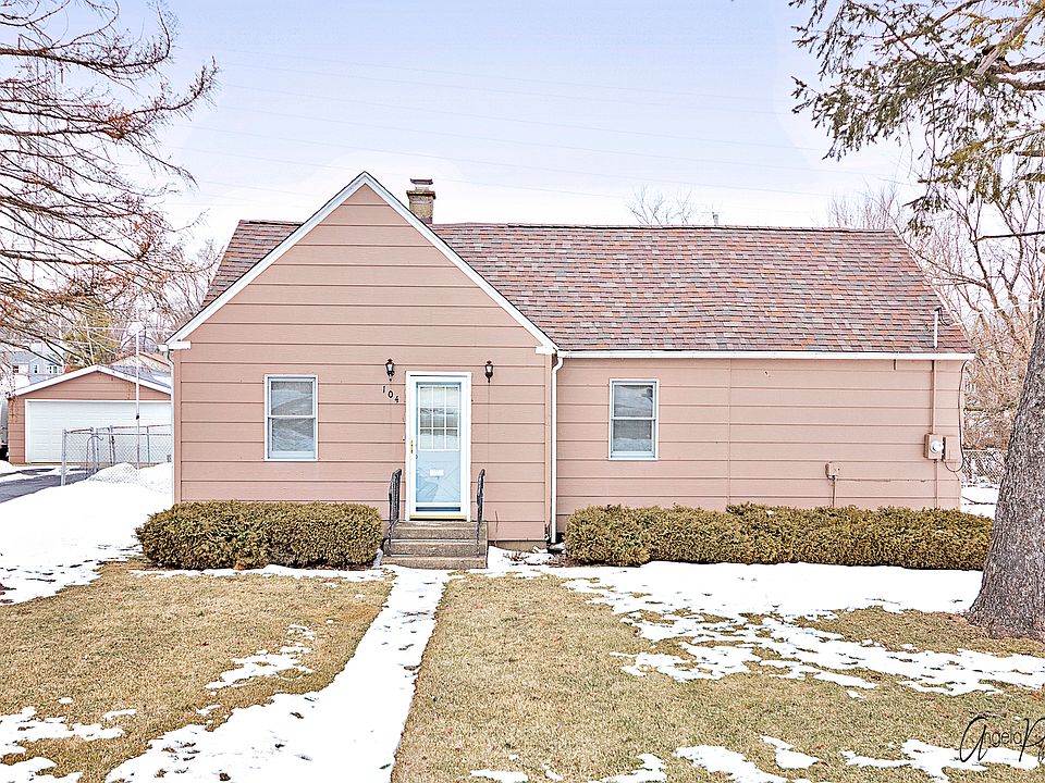 1st image of 104 E Clarendon Dr
