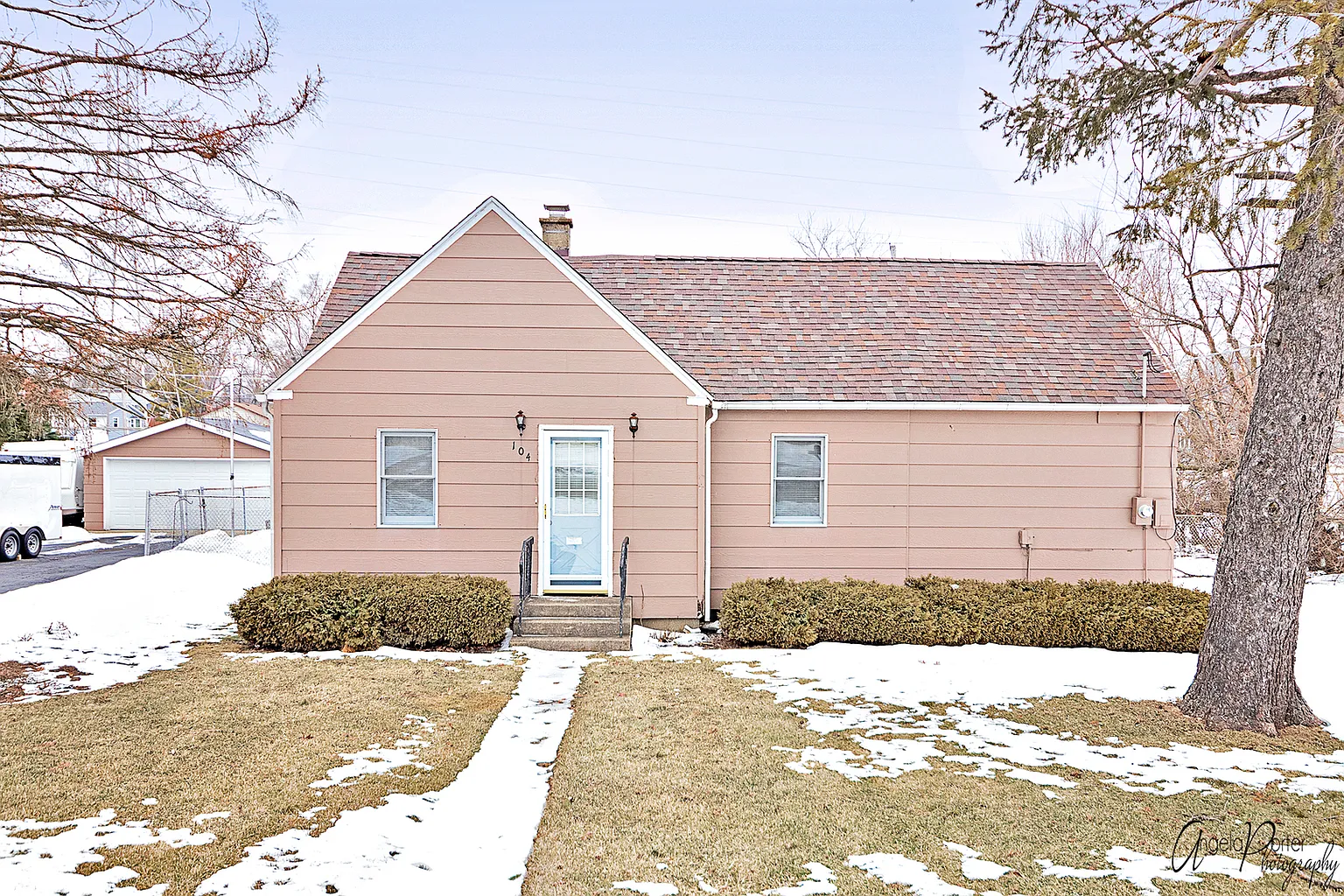 104 E Clarendon Dr photo 1