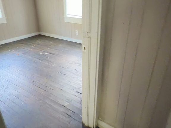 4th image of 15 Hilltop St
