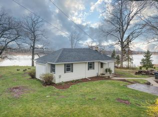7946 E Long Lake Dr, Waterford, WI 53185