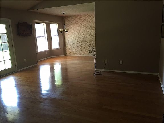5th image of 3515 Leighton Dr