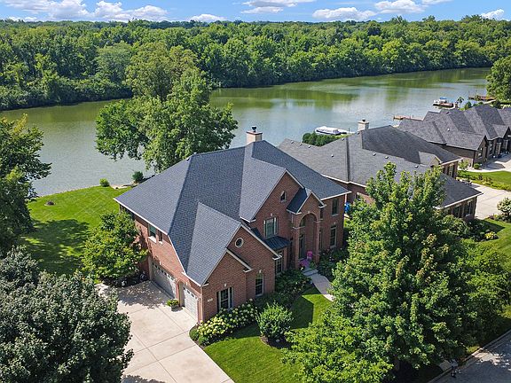 2nd image of 413 Edgewater Dr