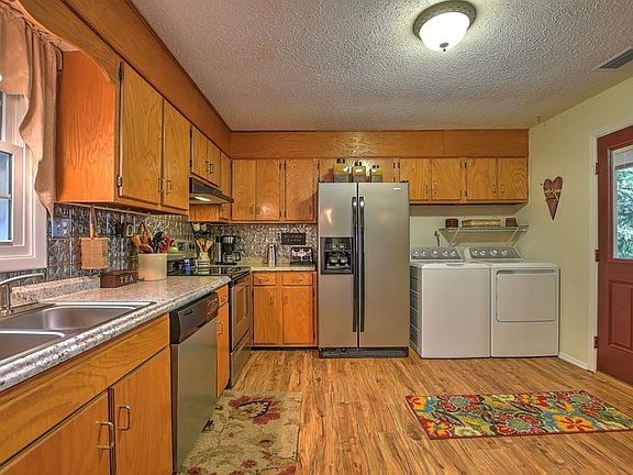 2nd image of 4605 Woodcliff Dr